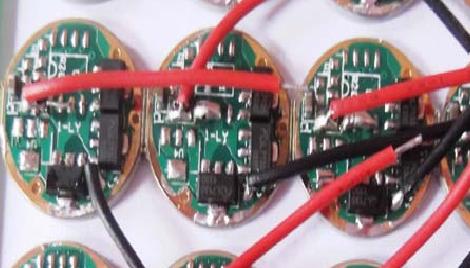 LED Driver для світлодіодних ліхтарів (DC/DC) (1050 мА) LED Driver для світлодіодних ліхтарів (DC/DC) (1050 мА)