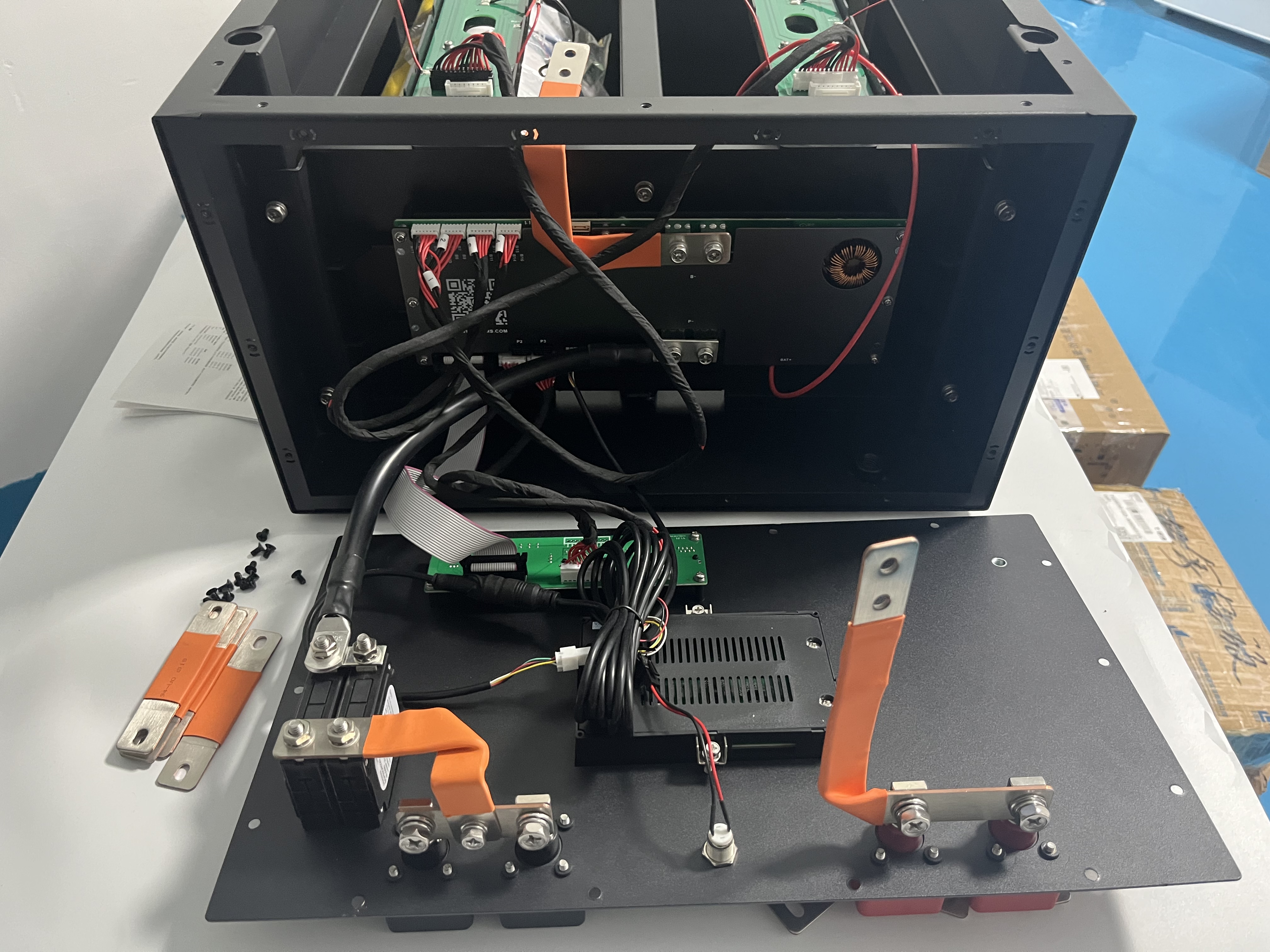 Battery box чорний 51.2V for EVE 280/304/306/314Ah + BMS JK-PB2A16S20P (горизонтальний, Yixiang)