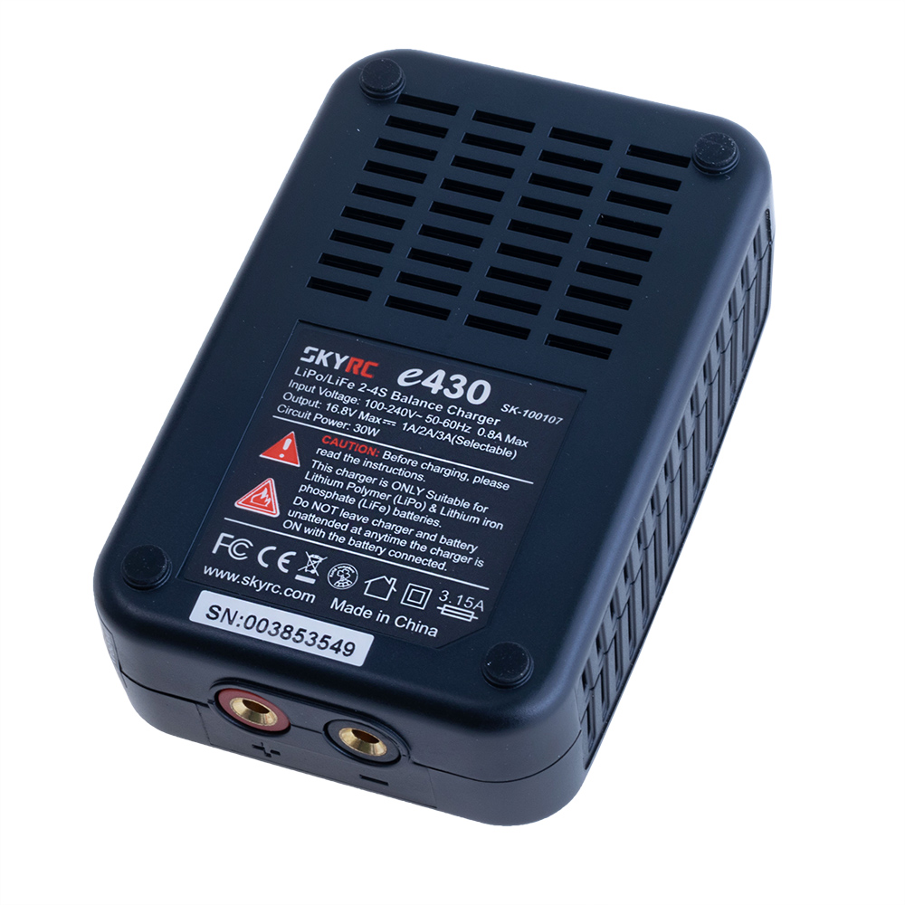 Зарядний пристрій для LiPo/LiFe на 4 елементи (SkyRC e430)
